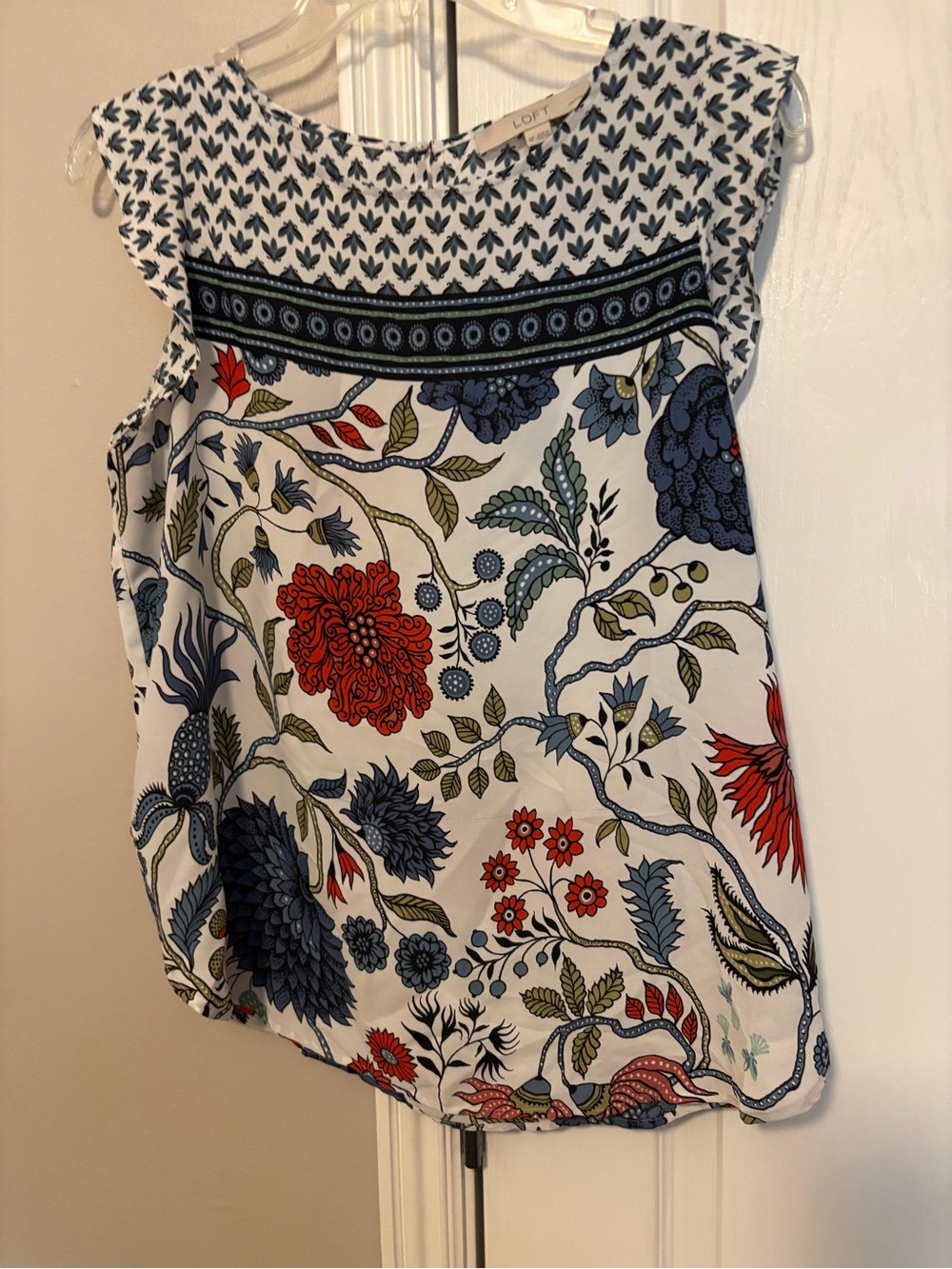 LOFT White Floral Sleeveless Shell with Blue and Red Botanical Print